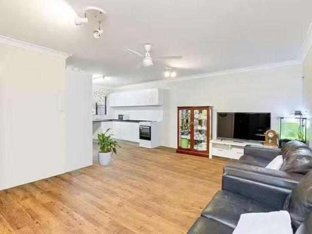 For Rent! 2/71 Boland Street, Westcourt, QLD 4870