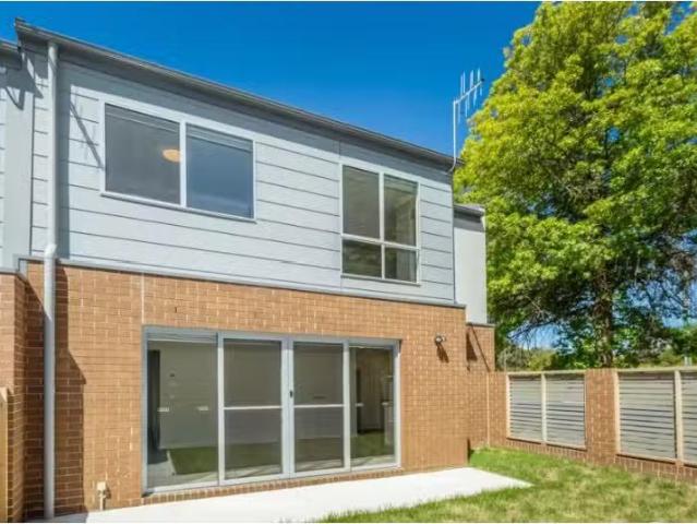 Cozy 27/24 Railway Street, Oaks Estate Apartment for rent Lis.