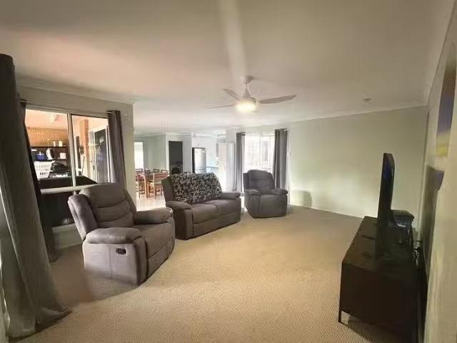 For Rent! 27 Chrisney Street, Cooee Bay, QLD 4703