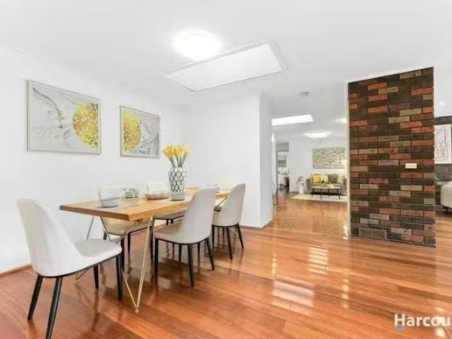 Deal! 27 Belinda Crescent, Wheelers Hill, VIC 3150 House for.