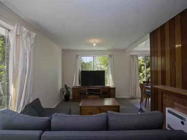 Charming 27 Blackman Crescent, Macquarie, ACT 2614