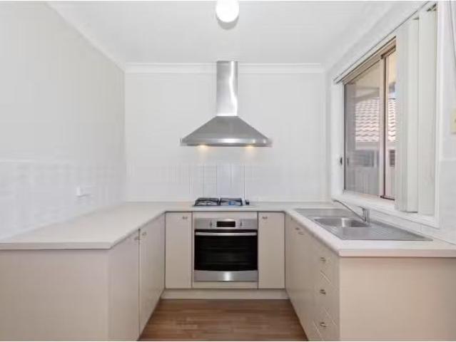 Cozy 27 Golding Drive, Glendenning House for rent Listed by S.