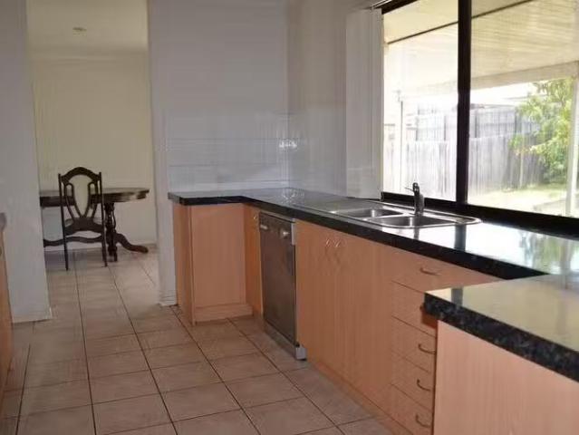 Charming 27 Lockyer Place, Crestmead, QLD 4132