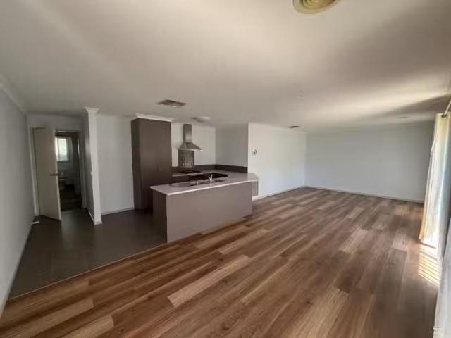 Cozy 2/7 Lachlan Lane, Glenroy Townhouse for rent Listed by P.