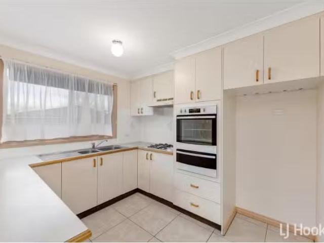 Nice 27 Murrung Crescent, NGUNNAWAL House for rent Listed by.