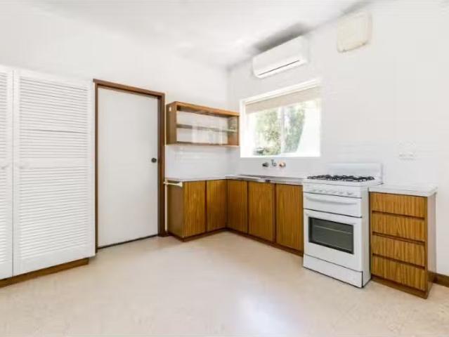 Cozy 2/7 Surrey St, Goodwood Apartment for rent Listed by Lia.