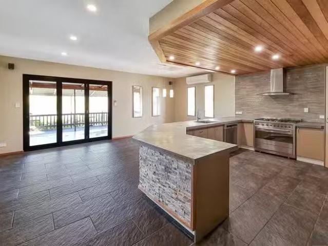 Unique 27 Riverview Terrace, Parkside, QLD 4825