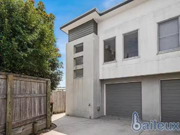 Deal! 2/7 Webb Court, Rural View, QLD 4740