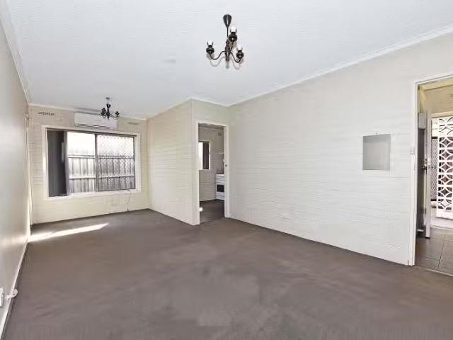 Deal! 2/854 Pascoe Vale Rd, Glenroy VIC 3046