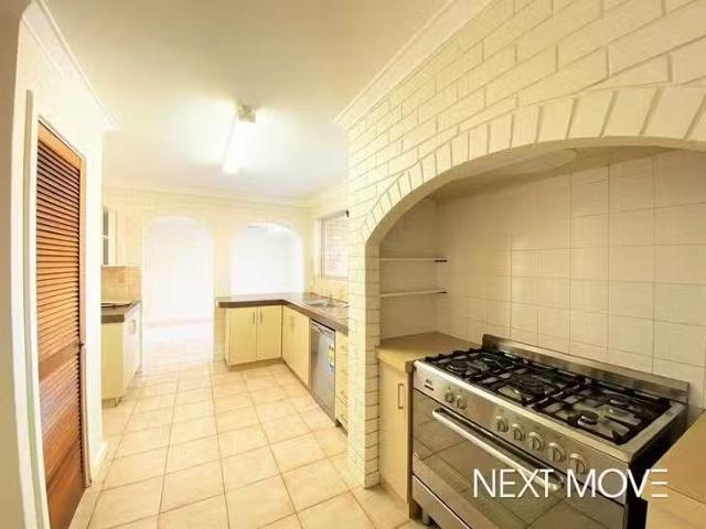 Cheap 288 Hamilton Road, Spearwood, WA 6163