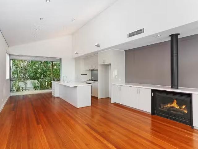 For Rent! 2/80 Beach Street, Coogee House for rent Listed by.