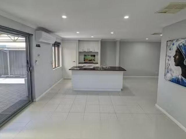 Cheap 283 Grandis Boulevard, Banksia Grove, WA 6031