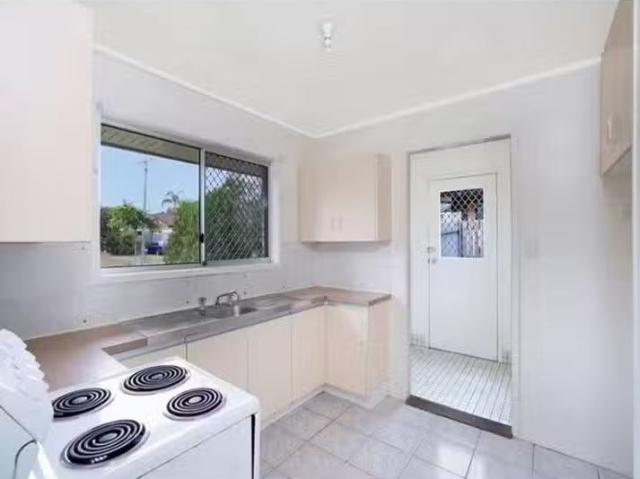 Just in! 28 Coachwood Drive, Molendinar, QLD 4214