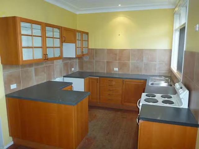 Cozy 28 Allambie Avenue, NORTHMEAD House for rent Listed by F.