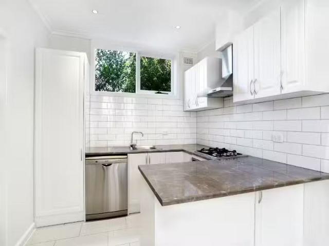Cheap 28 Bowen Street, Moonee Ponds VIC 3039