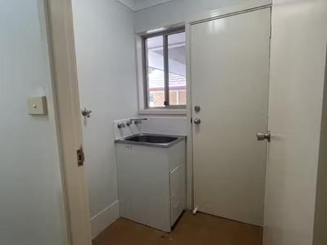 Charming 2/8 Bensley Close, Lake Haven Apartment for rent Lis.