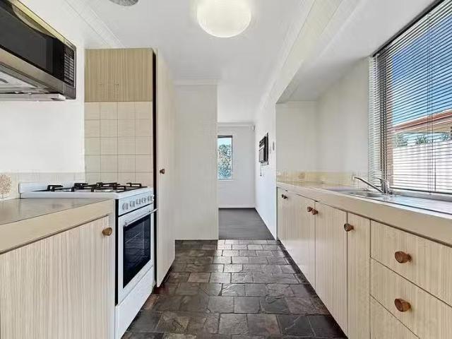 Nice 28 Broadwater Gardens, South Lake, WA 6164