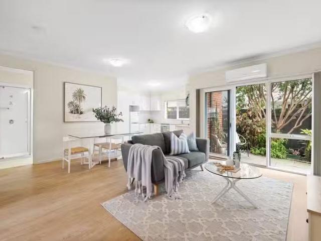 Cheap 2/8 Francesco Street, Bentleigh East VIC 3165