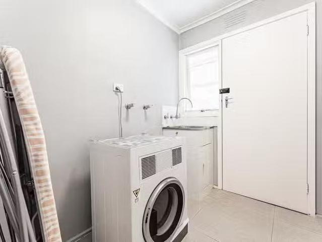 Deal! 28 Hillside Grove, Airport West, VIC 3042