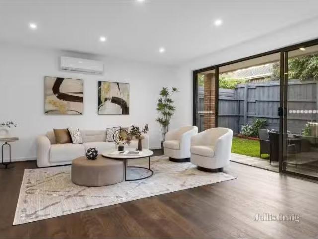 Rental! 2/99 Atkinson Street, Templestowe Townhouse for rent.