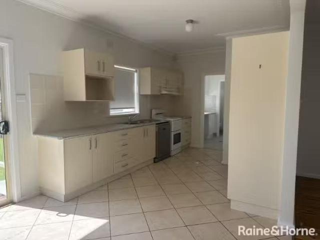 Cheap 29 Churchill Street, TAMWORTH House for rent Listed by.