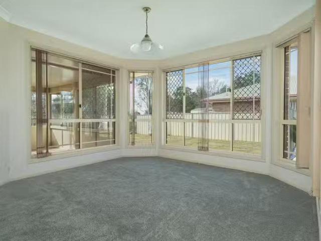 Just in! 29 Audrey Court, Middle Ridge, QLD 4350