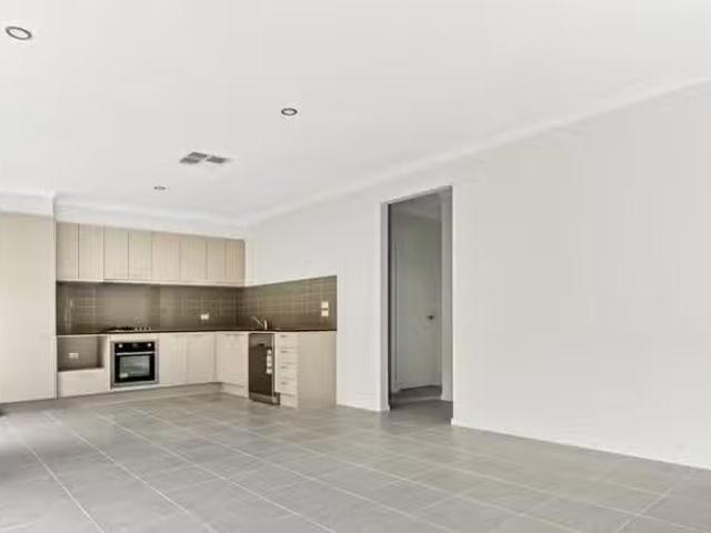 Cozy 29 Saltmarsh Crescent, Point Cook VIC 3030