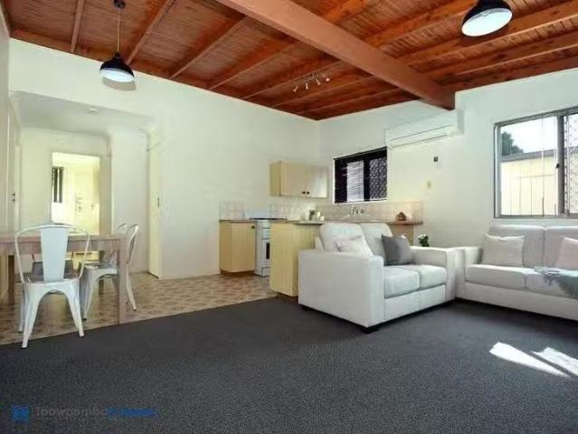 Charming 2/9 Wine Drive, Wilsonton Heights, QLD 4350