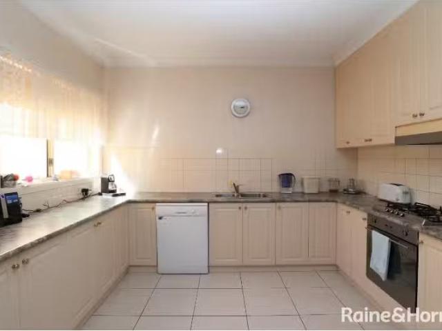 Cheap 29A Crampton Street, WAGGA WAGGA Townhouse for rent Lis.
