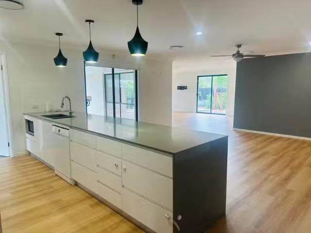 Nice 2 Tandanus Court, OXENFORD, QLD 4210 House for Rent