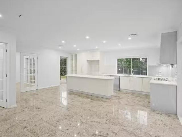 Cozy 2 Warner Avenue, South Turramurra, NSW 2074