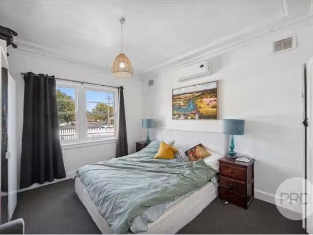 Deal! 2 Albury St, Wagga Wagga House for rent Listed by Marni.