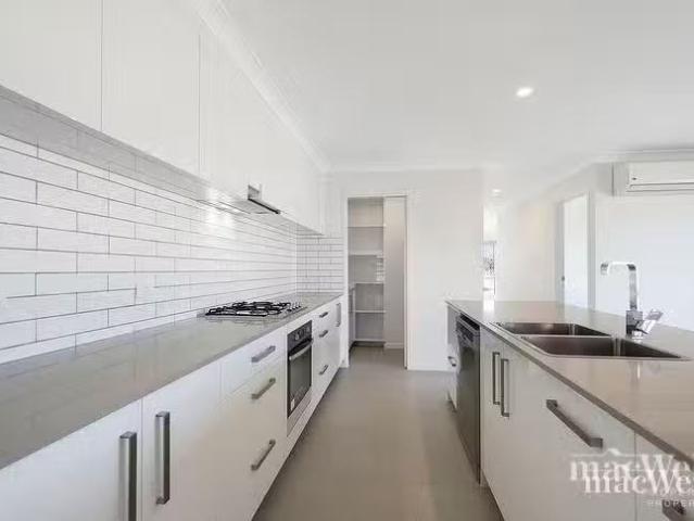 Nice 2 Aspen Way, Arundel, QLD 4214