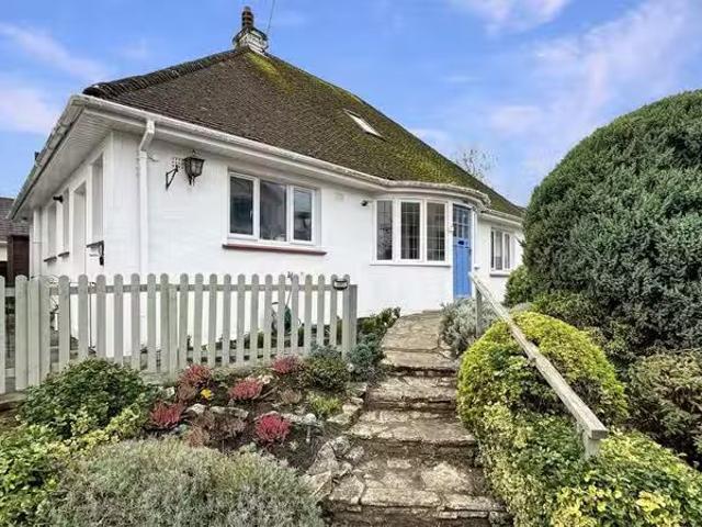 Cozy 2 BA 4 bedroom detached bungalow for rent in Old Coastgua.