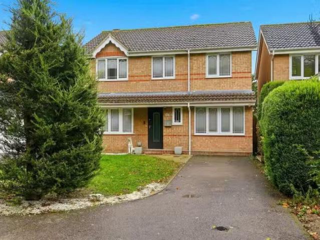 Deal! 2 BA 4 bedroom detached house for rent in Ashworth Place.