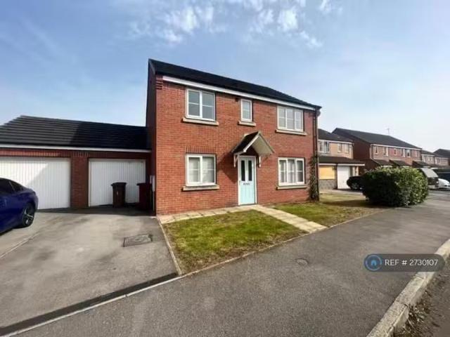 For Rent! 2 BA 4 bedroom detached house for rent in Brambling.