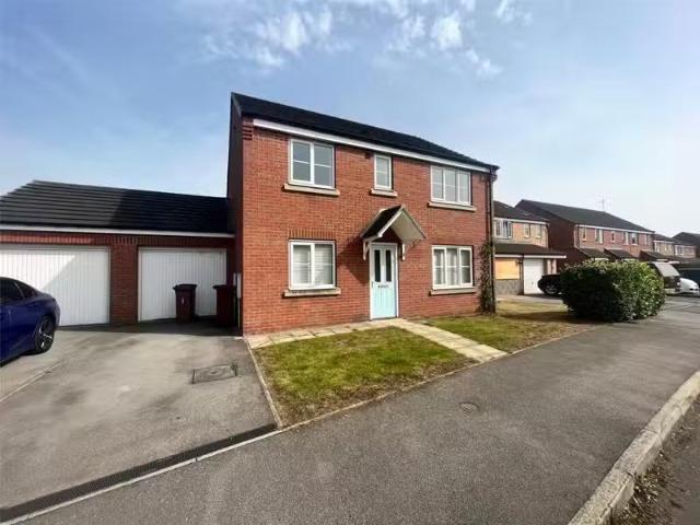 New 2 BA 4 bedroom detached house for rent in Brambling Way, S.