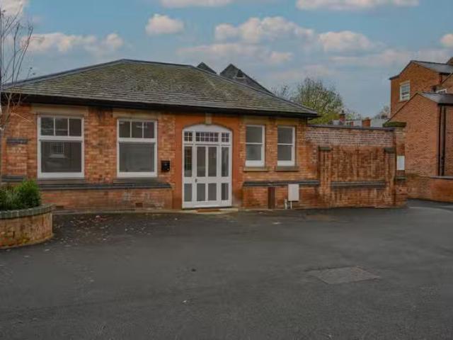 Cozy 2 BA 4 bedroom house for rent in St Marys Gate, Derby, DE1