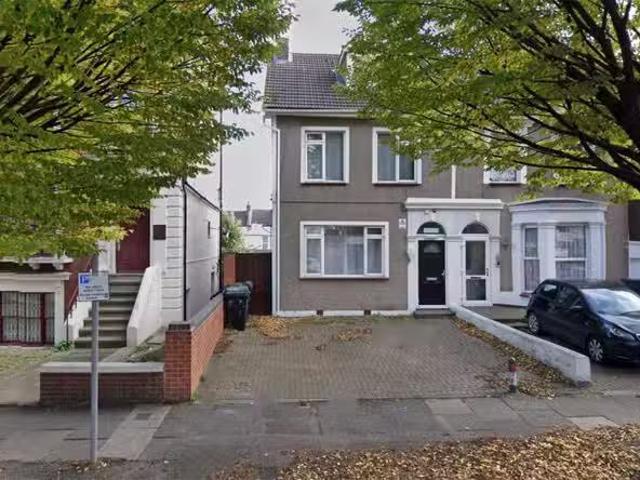 For Rent! 2 BA 4 bedroom semi detached house for rent in The G.