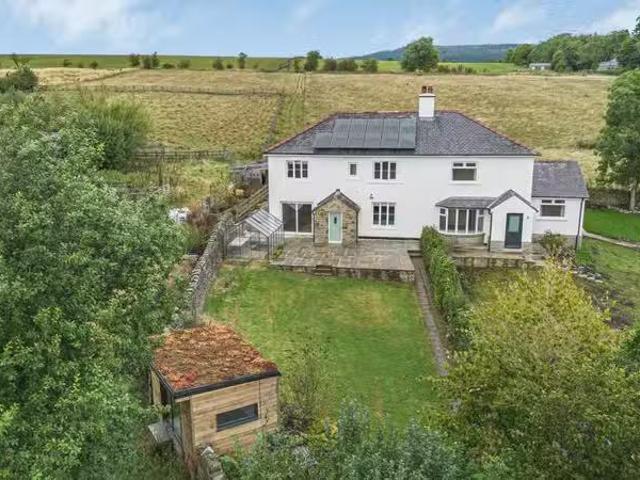 Charming 2 BA 4 bedroom semi detached house for rent in Glen R.