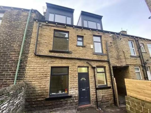 New 2 BA 4 bedroom terraced house for rent in Clough Street, B.