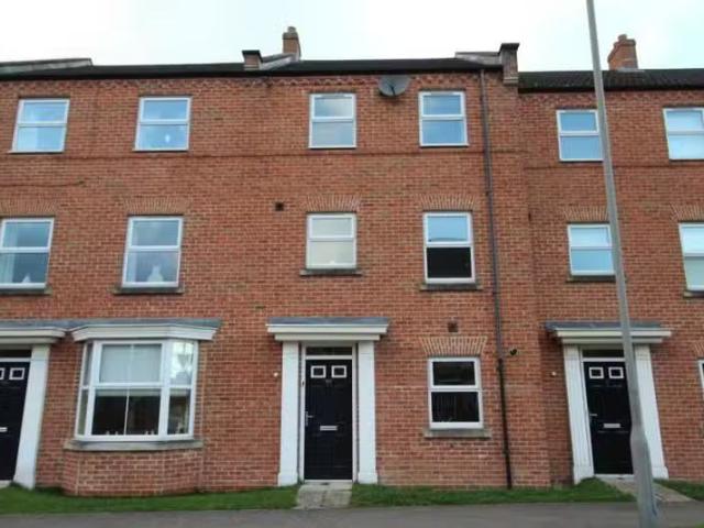 New 2 BA 4 bedroom terraced house for rent in Romanby Road, No.