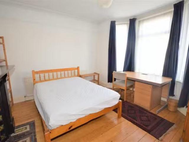 New 2 BA 5 bedroom detached house for rent in Hankinson Road.