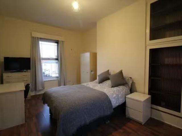 Charming 2 BA 5 bedroom terraced house for rent in Ashbourne R.