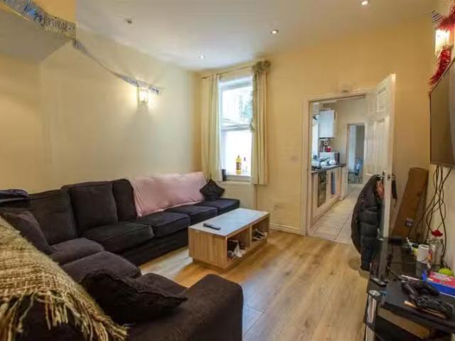 Nice 2 BA 7 bedroom house for rent in Heeley Road, Birmingham.