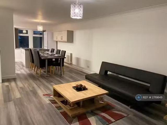Rental! 2 BA 1 bedroom house share for rent in Duckworth Terra.