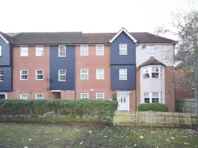 Just in! 2 BA 2 bedroom apartment for rent in Dearlove Place.