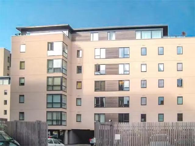 Rental! 2 BA 2 bedroom apartment for rent in Falcon Drive, Car.