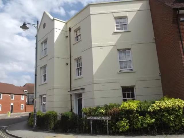Cozy 2 BA 2 bedroom apartment for rent in Station Road West, C.