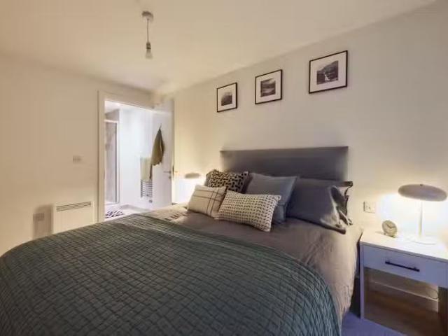 Cheap 2 BA 2 bedroom apartment for rent in The Holloway, Bluch.